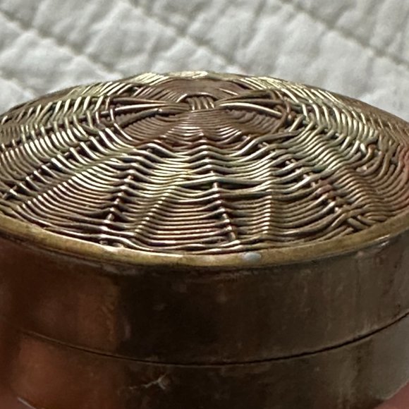 Vintage Miniture Brass Woven Trinket Box. - Picture 4 of 8